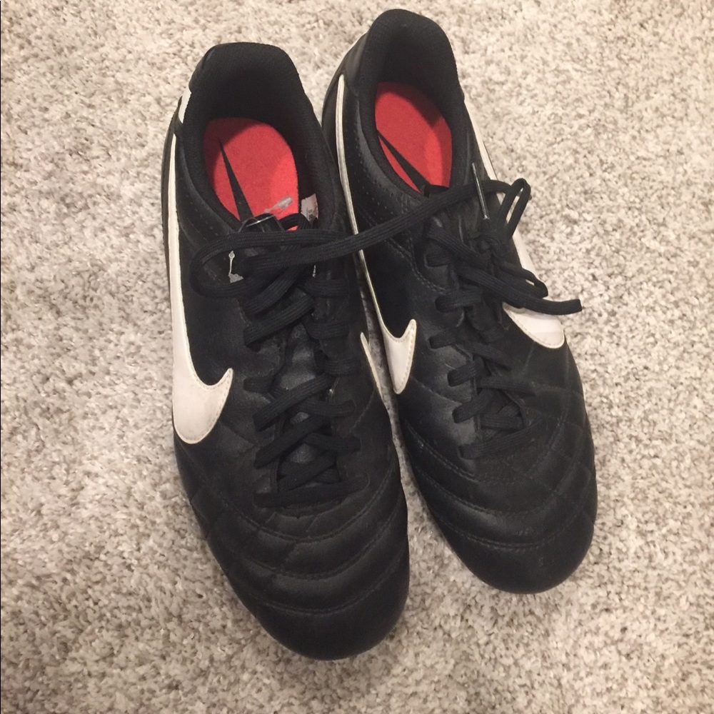 Women’s soccer cleats